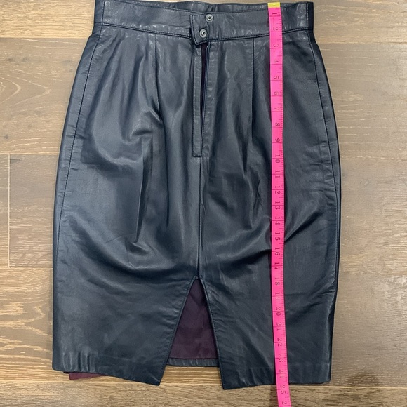 Vintage DANIER Black Leather Pencil Skirt 🖤 — Timeless & Chic - Picture 8 of 9